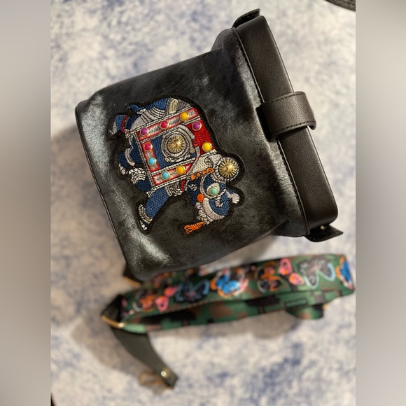 Elephant embroidered handbag/purse/crossbody one of a kind - Picture 3 of 12